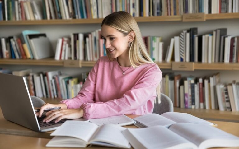 Difference Between Argumentative and Persuasive Essay