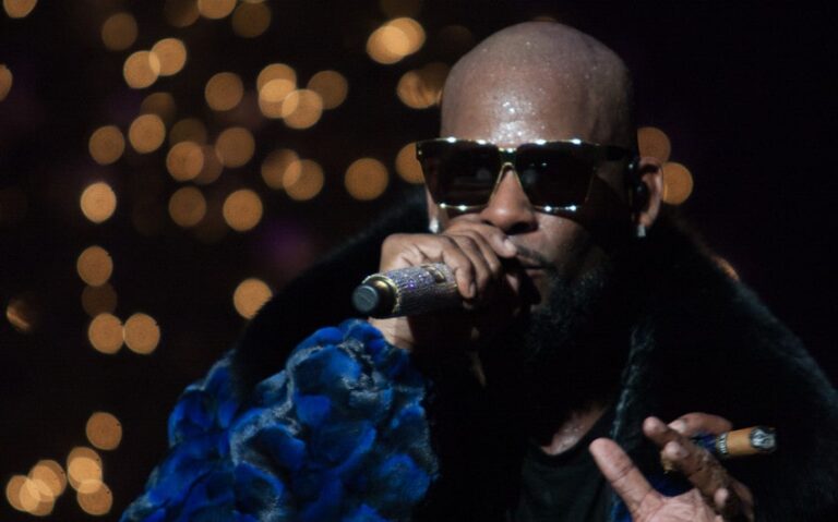r kelly net worth