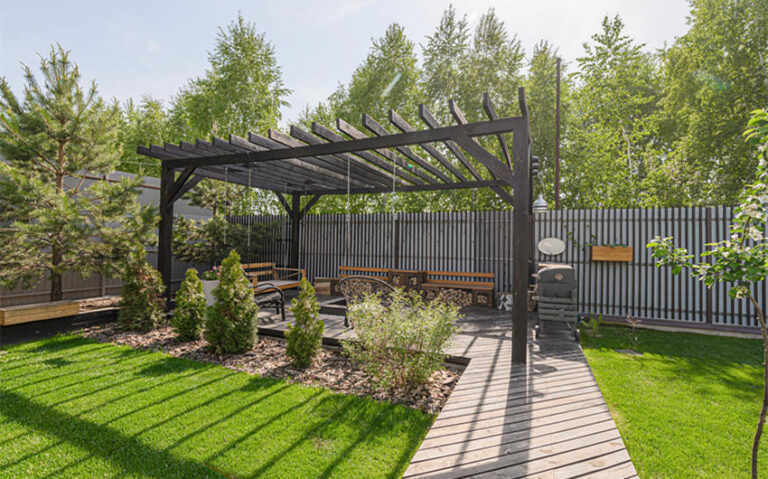 7 Techniques That Maintain Lush Yard Spaces Effectively